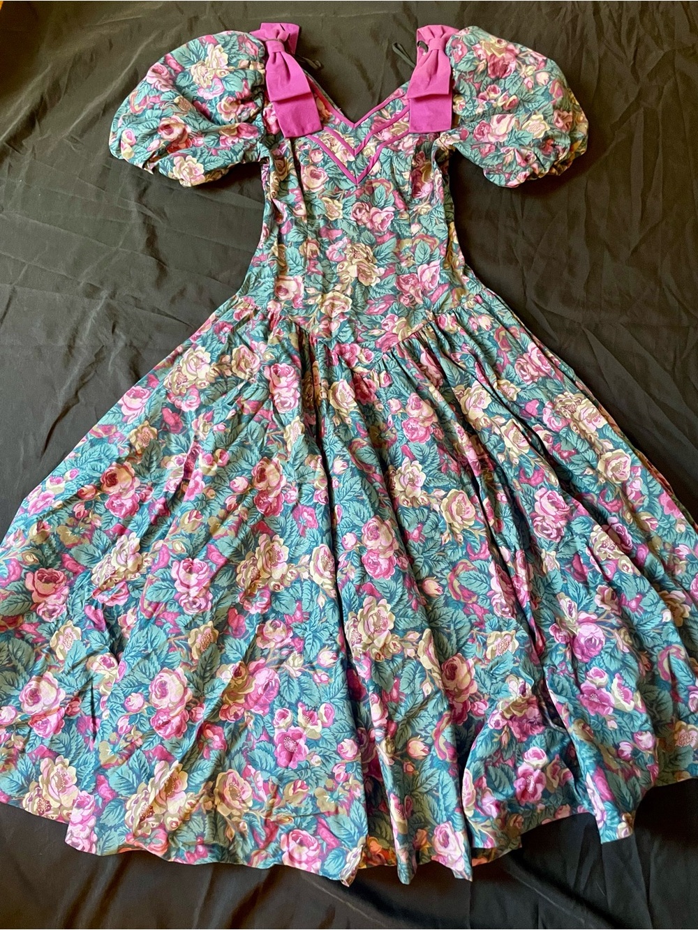 Vintage 80s Leslie Lucks Floral Maxi Dress Puff Sleeve Bows Cotton Size 10
S/M